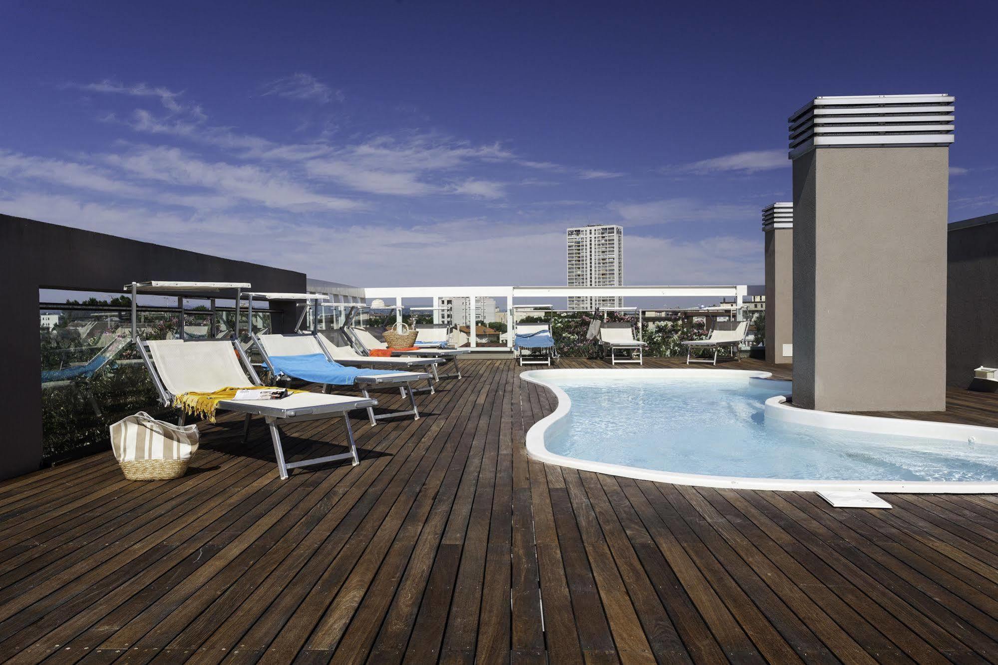 Residence Delfina Rimini Kültér fotó